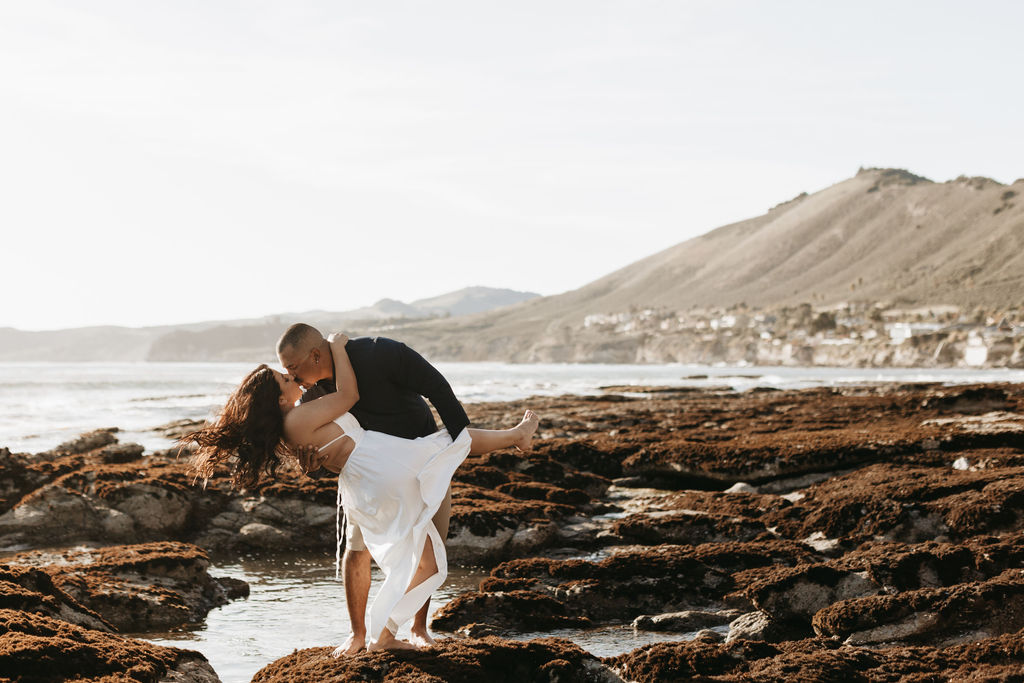 How to Pose at Engagement or Lifestyle Photoshoot