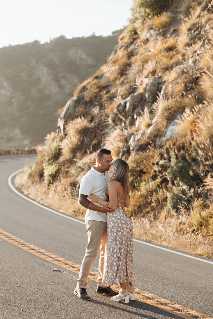 couple posing on cliffs for their pre wedding photos
