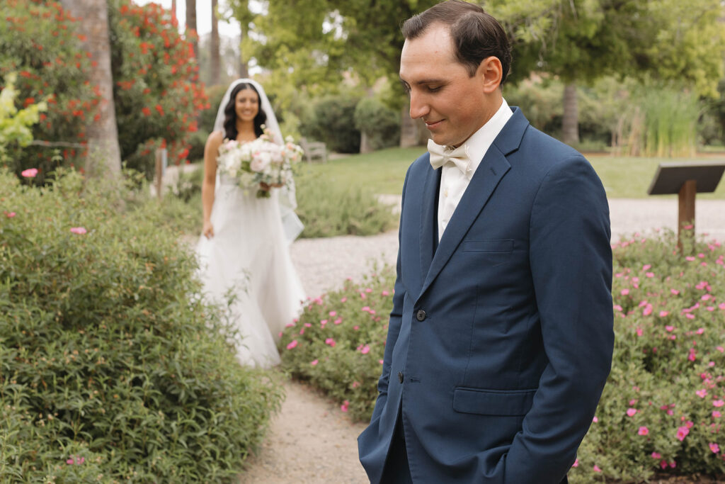 a first look photoshoot at a wedding in california
