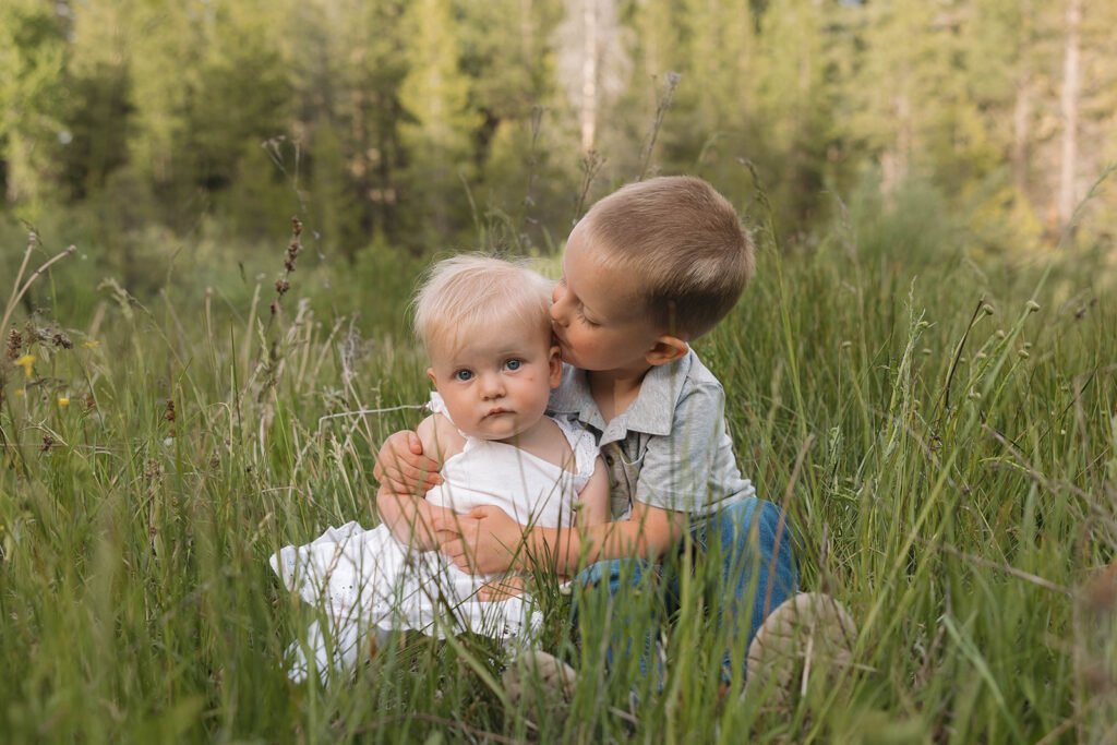 a family photo session in a field
