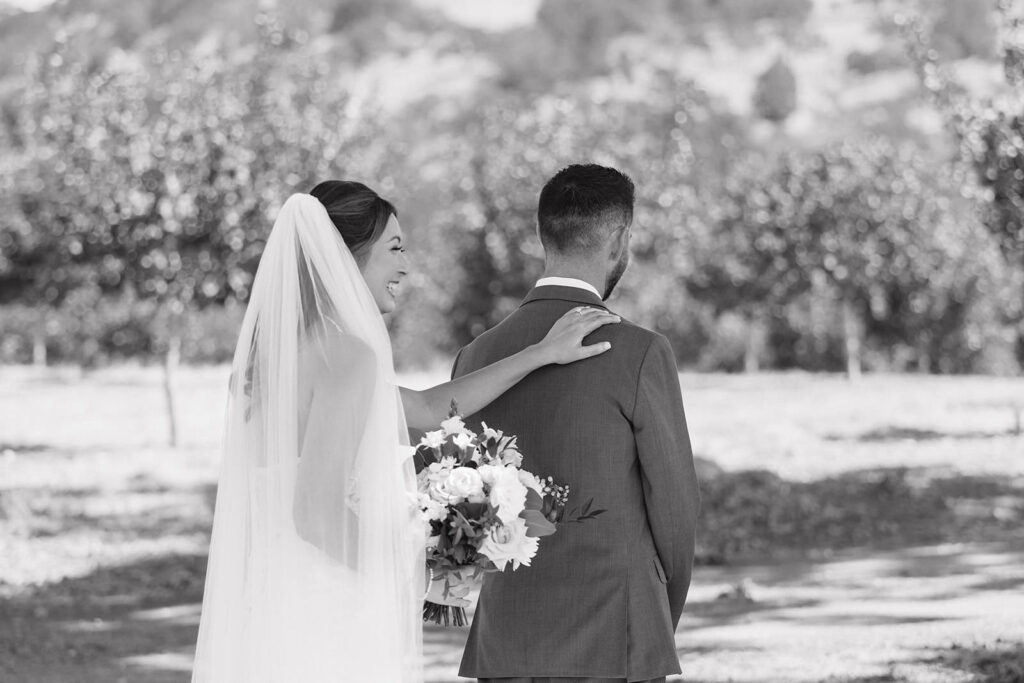 Wedding day timeline with a first look between bride and groom